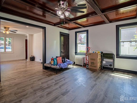 4th image of 288 Conover St