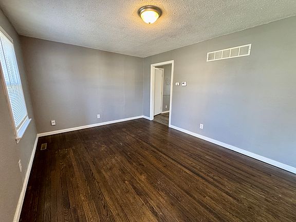 2nd image of 2223 S Hawthorne Ave