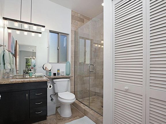 3rd image of 4046 Centre St Unit 3