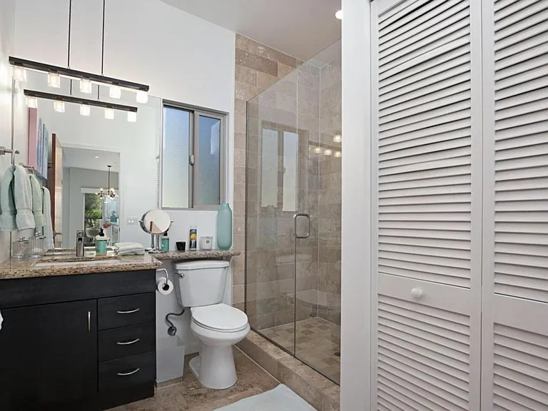 4046 Centre St #3 — Photo 2
