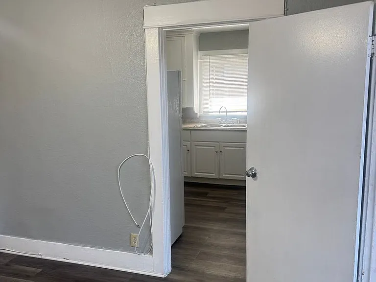 142 W Valencia Dr — Photo 12