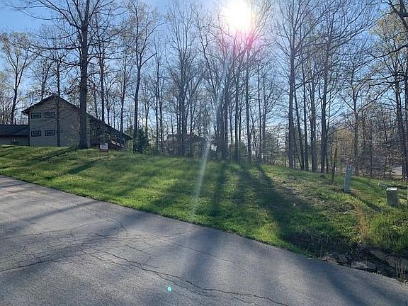3rd image of 130 Pine Lake Cir