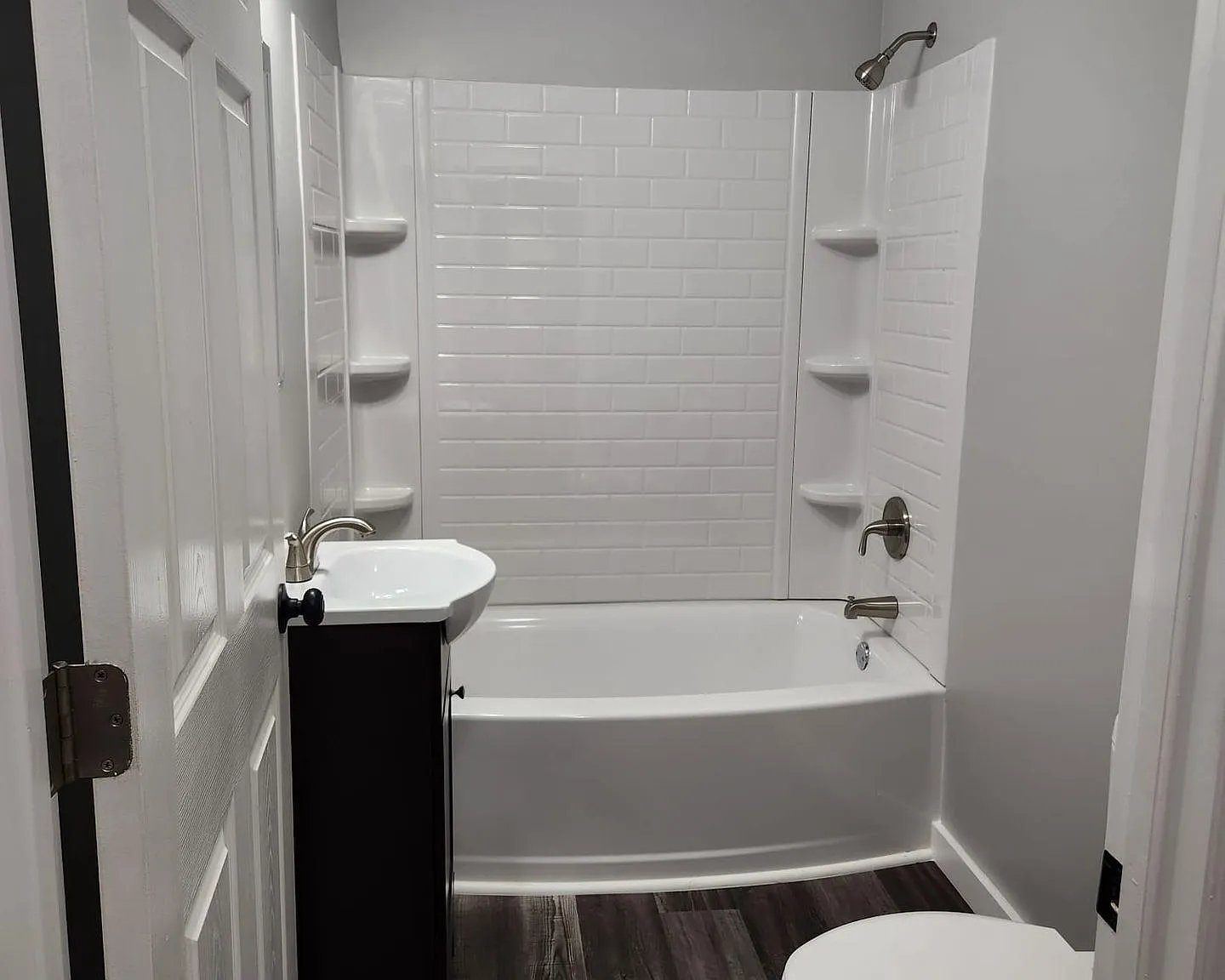 101 Baker Street — Photo 2