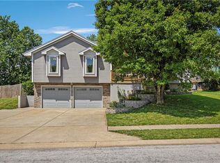906 Pine Crest Ave, Kearney, MO 64060