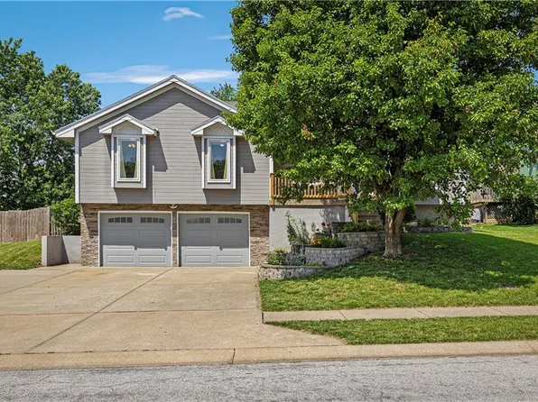 906 Pine Crest Ave, Kearney, MO 64060