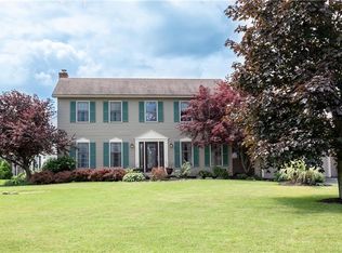 27 Hunt Holw, Rochester, NY 14624