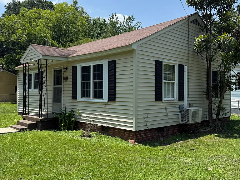 302 S Johnson St — Photo 1