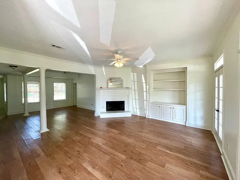 208 Chestnut Dr — Photo 4