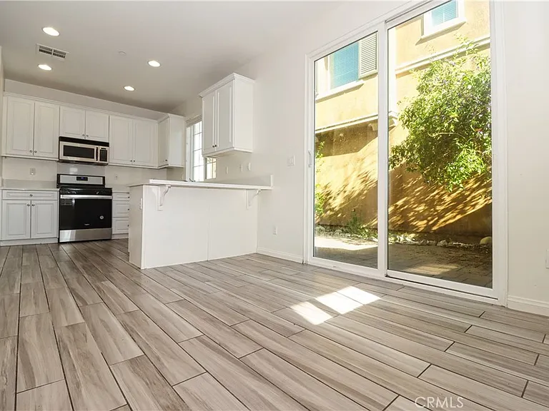8630 Cava Dr — Photo 3