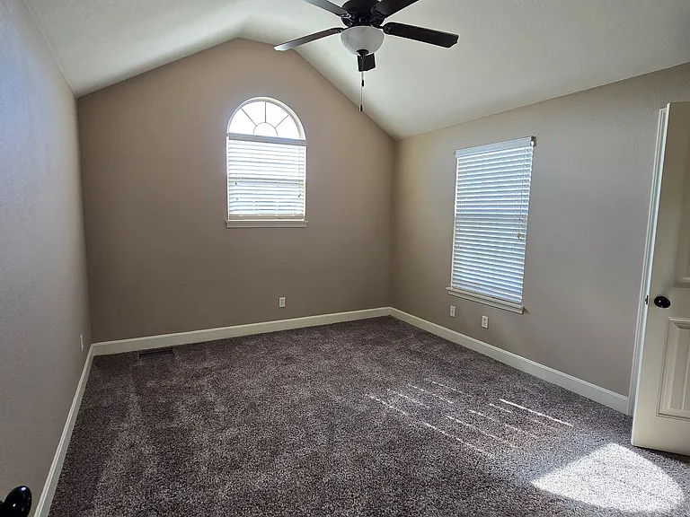21601 Westover Cir — Photo 37