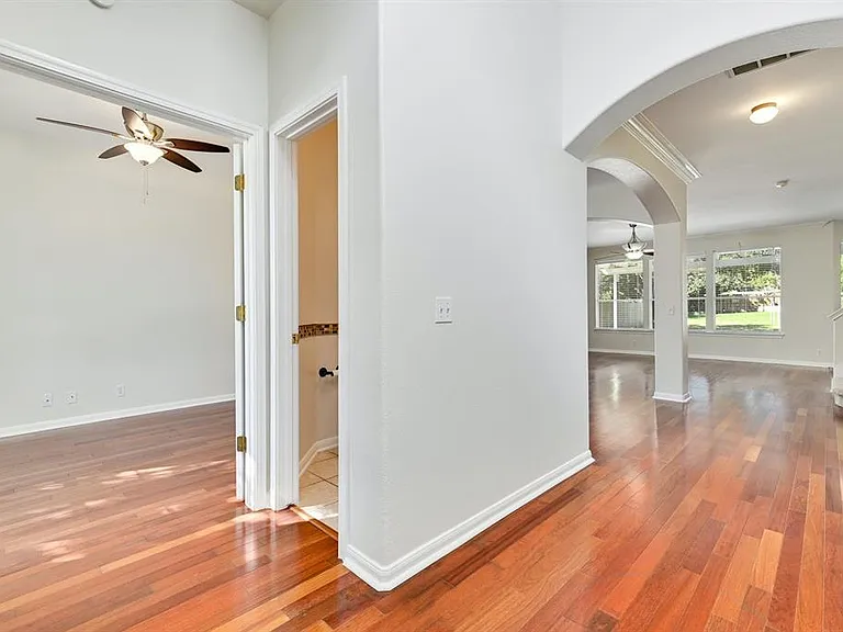 20308 Farm Pond Ln — Photo 15