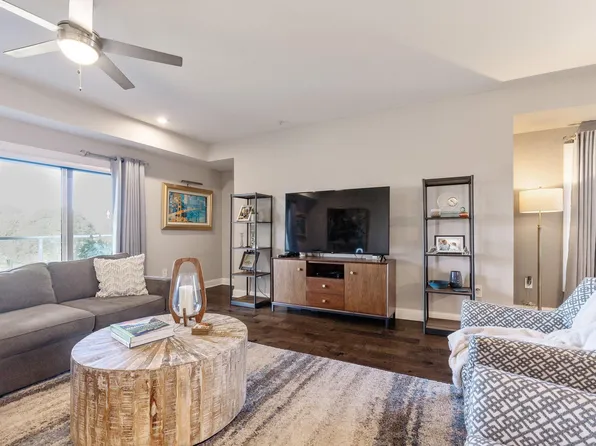 5317 Highpointe Lakes Dr Unit 205, Westerville, OH 43081