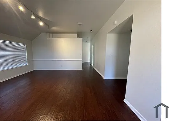 4 bed, 2518 sqft, $2,725 — Photo 4