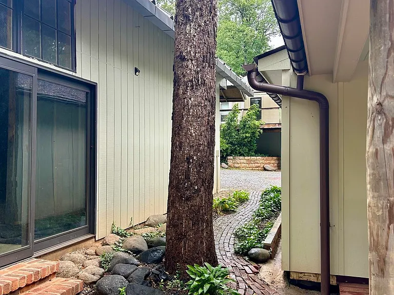 652 Ivy Hl — Photo 19