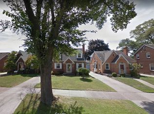 1867 Lancaster St, Grosse Pointe Woods, MI 48236