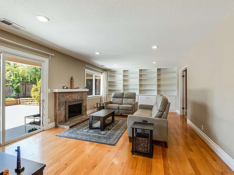 12371 Saraglen Dr — Photo 6