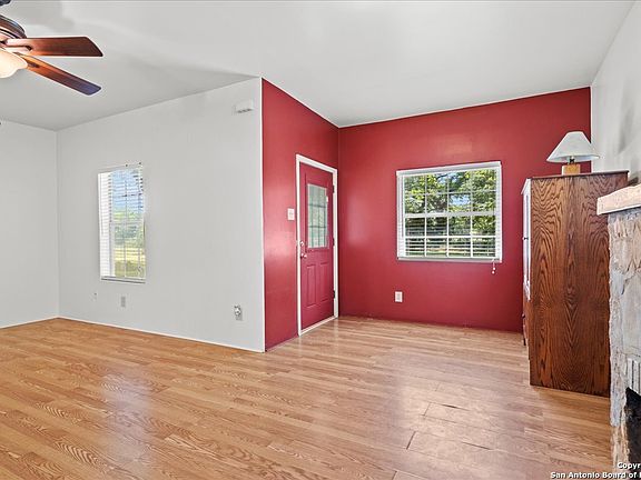 3rd image of 850 NE Ewelling Lane