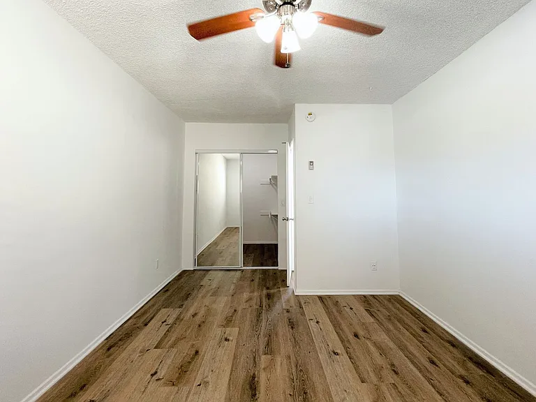 21736 Roscoe Blvd — Photo 30