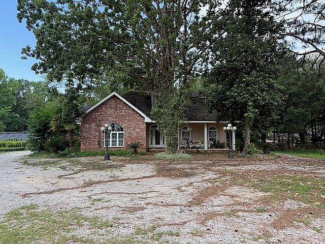 1st image of 21 Forest Dr