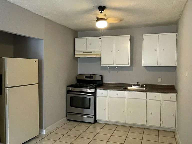 122 Red Ripple Rd #B — Photo 2