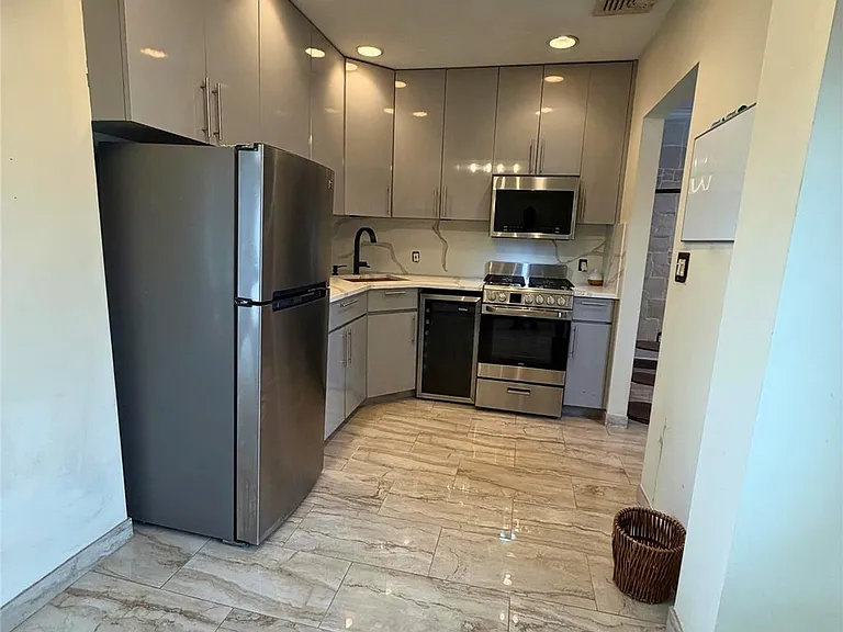 77 E Santa Barbara Rd — Photo 3