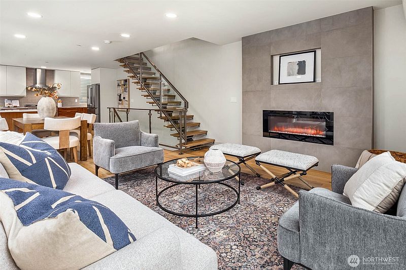 4th image of 1116 Broadway E #C