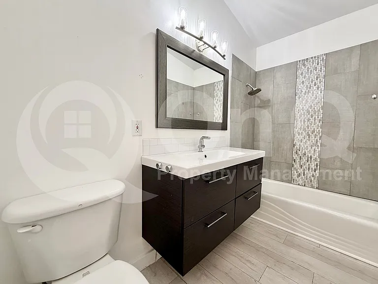 525 N Vine St — Photo 17
