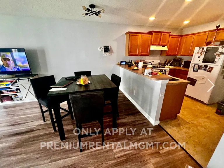 533 Cresting Oak Cir — Photo 2