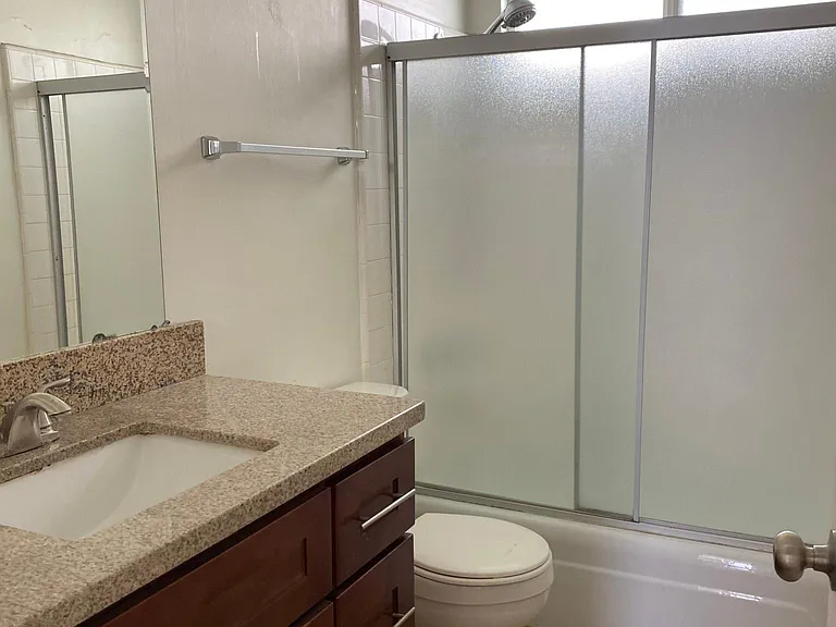 1228 S Saltair Ave #9 — Photo 12