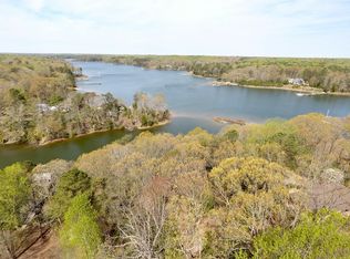 100 Riverview Ln, Weems, VA 22576