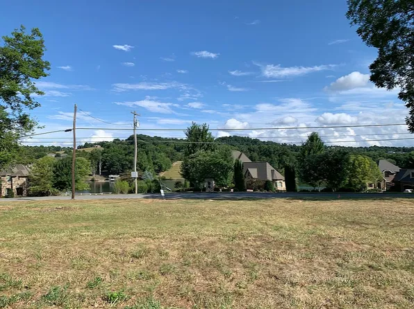 612 Lake Point Dr, Piney Flats, TN 37686
