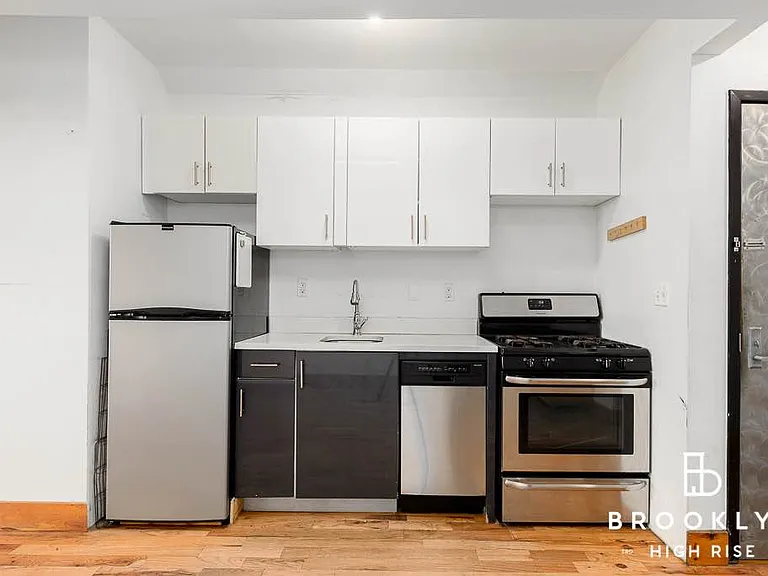 190 Schaefer St #4F — Photo 4