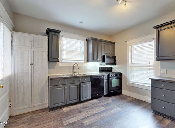 3rd image of 2820 Eleanor Ave
