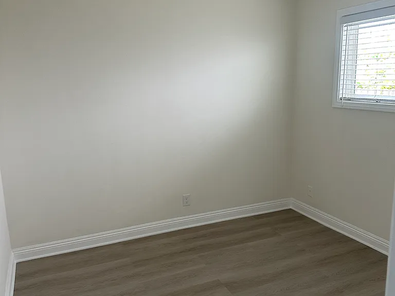 416 N Broadway — Photo 12