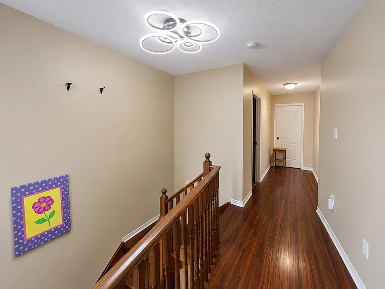 90 Snowberry Cres — Photo 12
