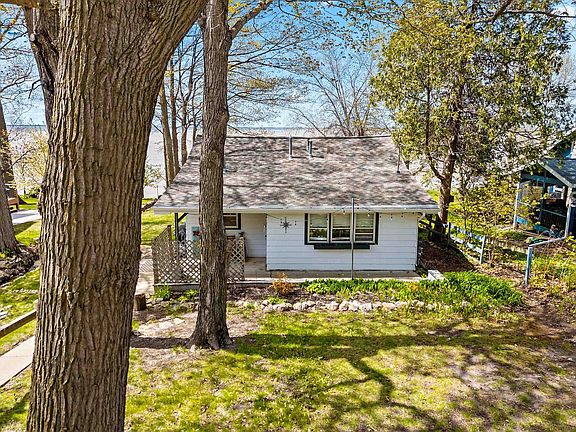 2nd image of 5083 Edgewater Beach Rd