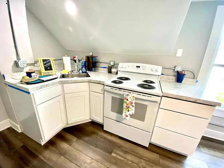 453 W 10th Ave #A — Photo 3