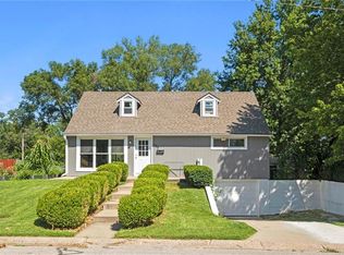 686 Thornton St, Liberty, MO 64068