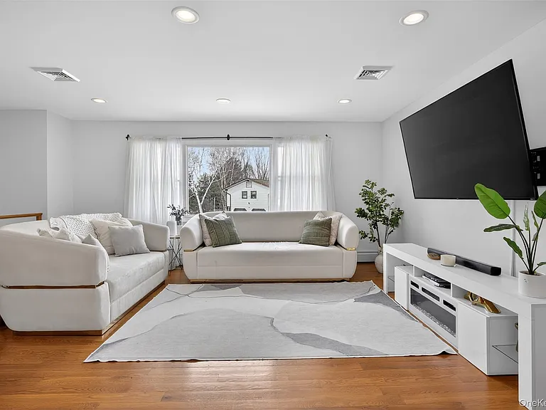 4 Millard Cir — Photo 8