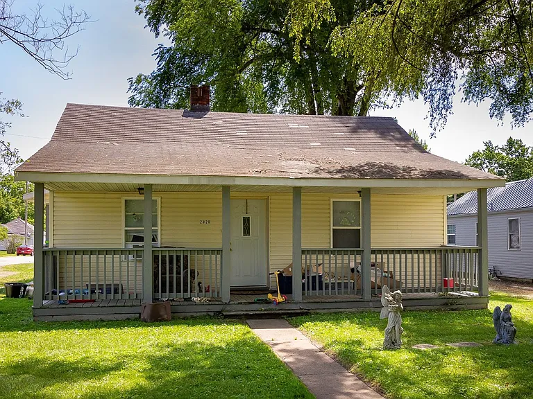 2020 N Glenwood Ave — Photo 1