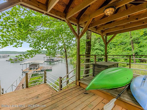 Image 3: Lakeside Pavilion
