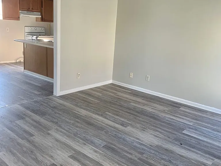 1202 Bay St — Photo 18