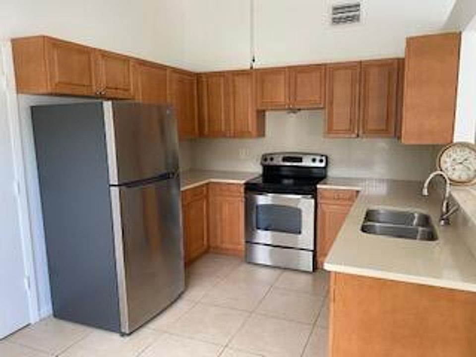 1st image of 38 Buxton Ln