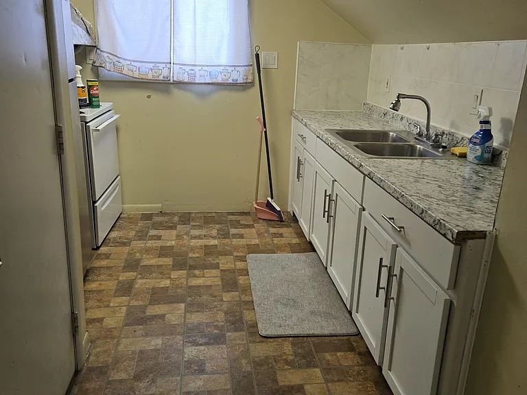 13864 Barclay St #2 — Photo 8
