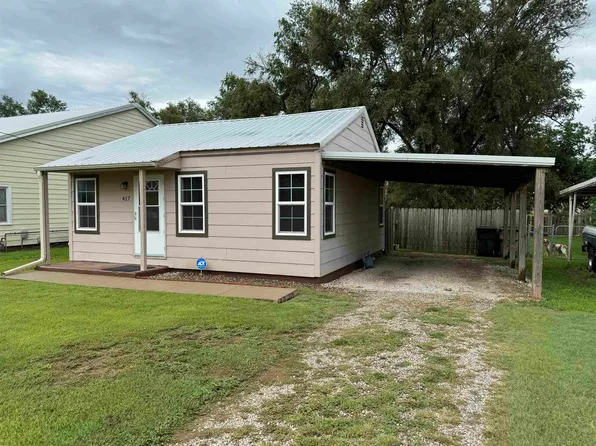 417 W 2nd Ave, Medicine Lodge, KS 67104