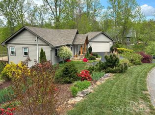 252 Eagles Eye Dr, Hendersonville, NC 28792