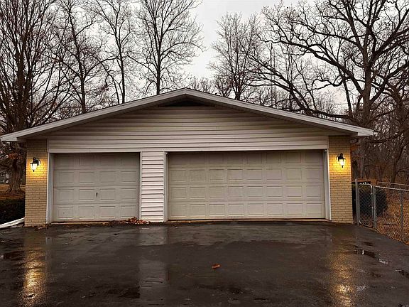 2nd image of 1125 Windcrest Acres