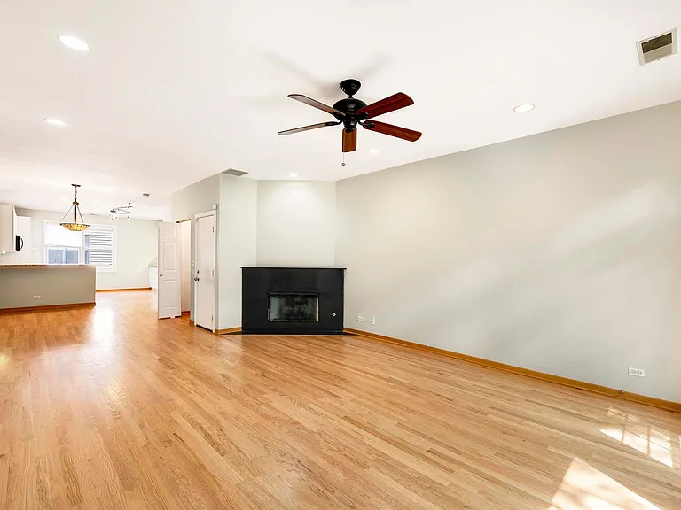 1812 S Dearborn St #12 — Photo 2