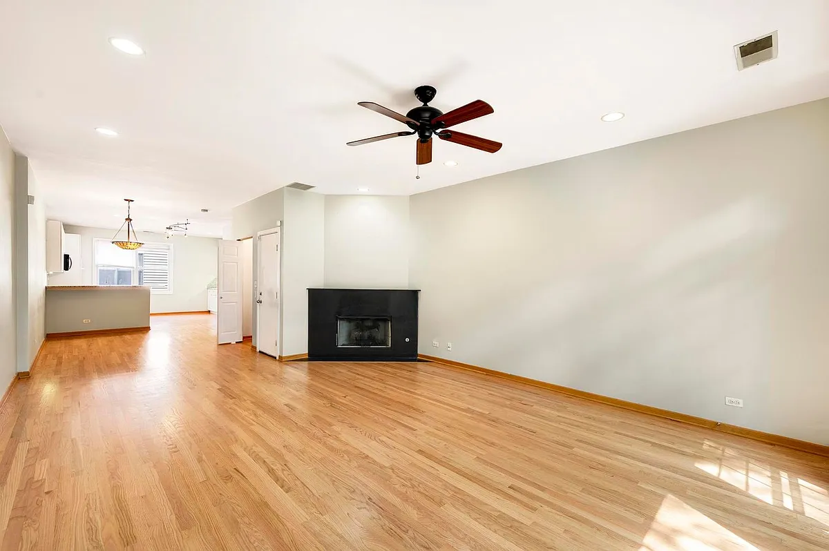 Building Photo - 1812 S Dearborn St #12