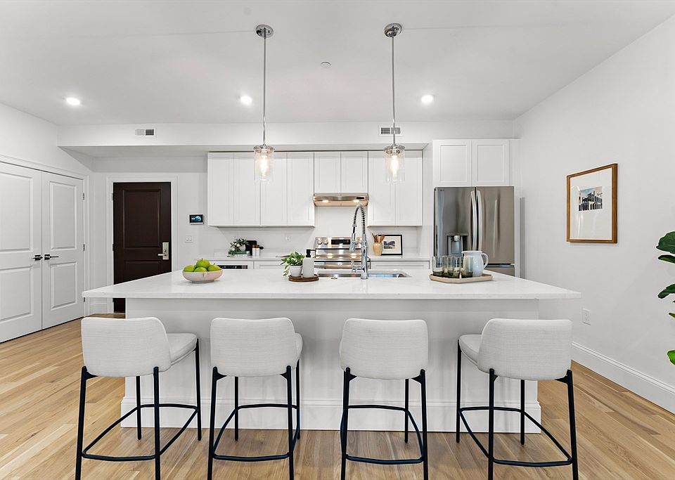 1st image of 272 Lincoln St #301